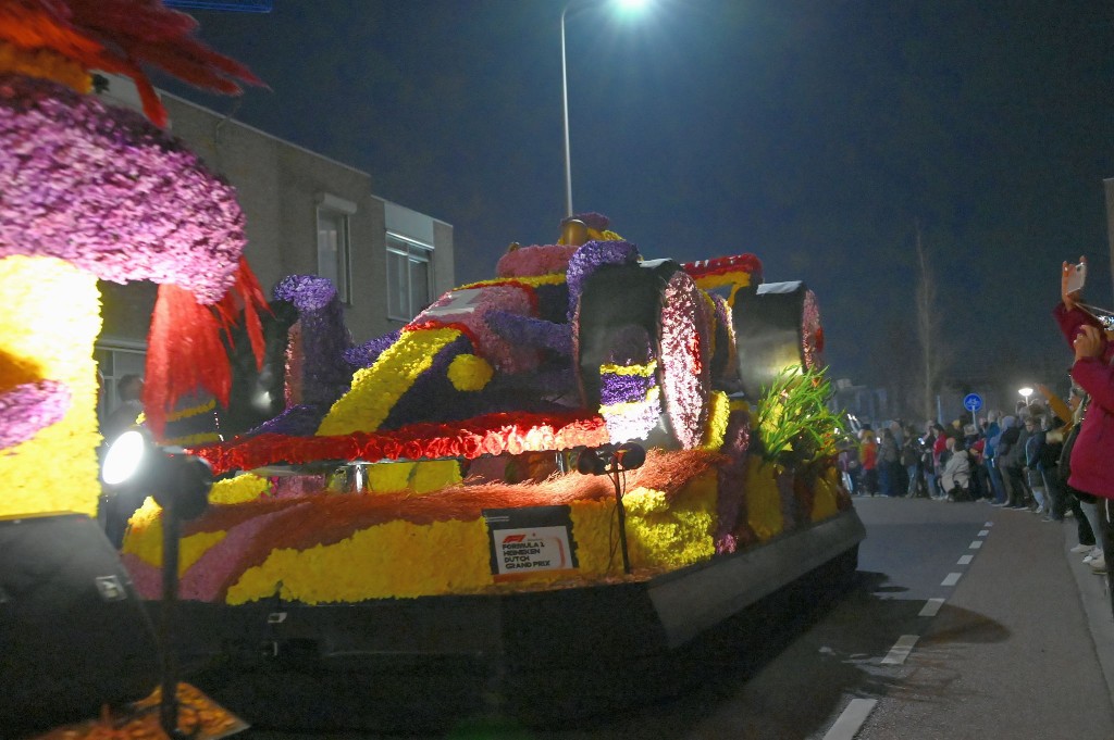 ../Images/Verlicht bloemencorso 2025 158.jpg